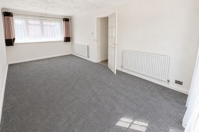 186, Turpin Avenue, Collier Row photo 4