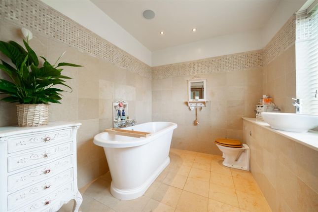 Bathroom2-5.Jpg