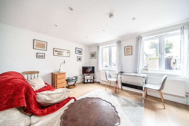 Flat 2 Dunster House,, Archer Mews, Hampton Hill photo 4