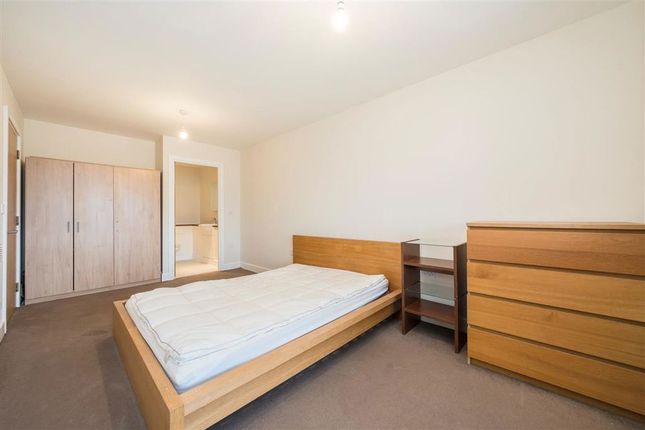 Meath Crescent, London photo 4