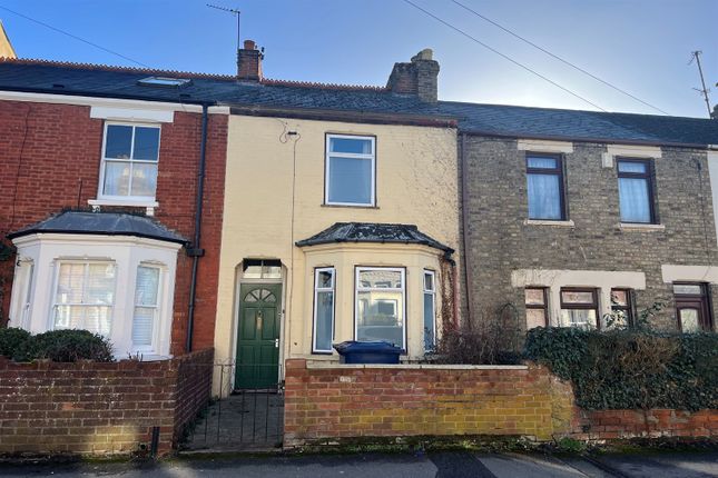 Terraced house to rent in Howard Street, Oxford