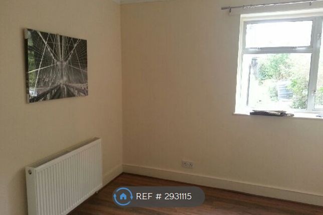 Waddon Park Avenue, London photo 5