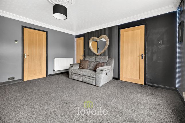 81 Station Road, Grimsby photo 4