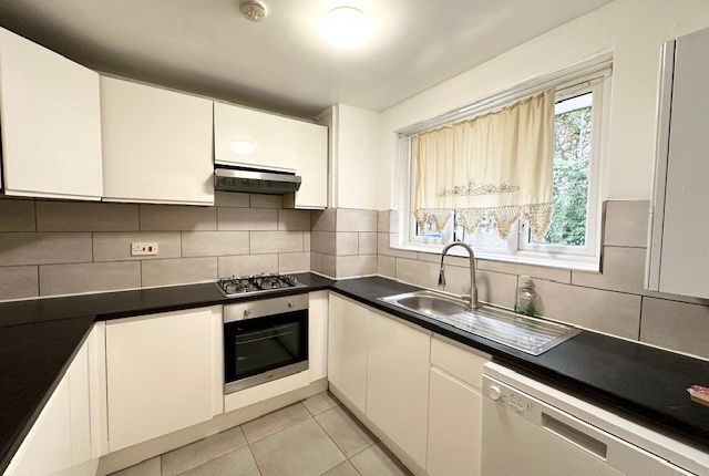 2-bed flat on 24 Park Farm Close,, Park Farm Close, East Finchley, £465,000