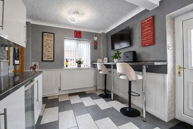 8 Woodgarth Villas Oxmarsh Lane, Barrow-Upon-Humber photo 3