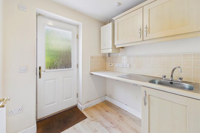 37, Willow Drive, Brough photo 4