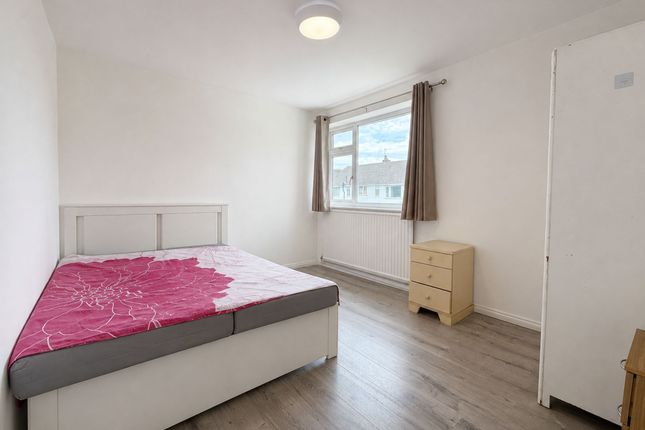 1 Blenheim Court, Kidlington photo 4