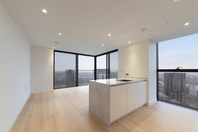Apartment 4504 Hampton Tower, 75 Marsh Wall, Canary Wharf, London photo 2