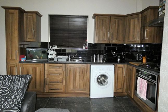 9 Primrose Hill, Batley photo 2