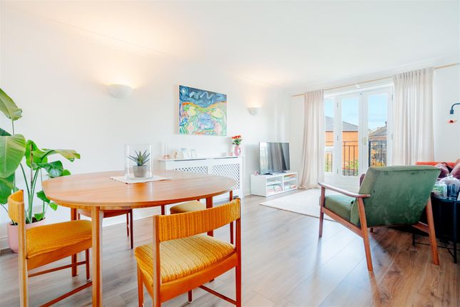 Flat for sale in Clissold Road, London