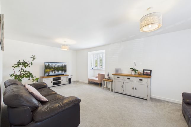 2 Pelling Way, Horsham photo 2