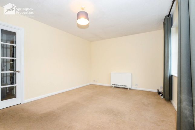 8, Wychwood Way, Northwood photo 2