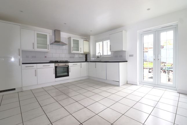 151, Sachfield Drive, Grays photo 5