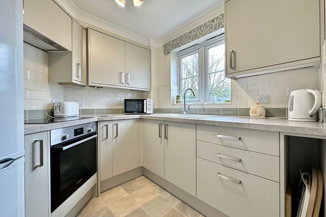 Apt 2, Southwood Court Southend Road, Billericay photo 2