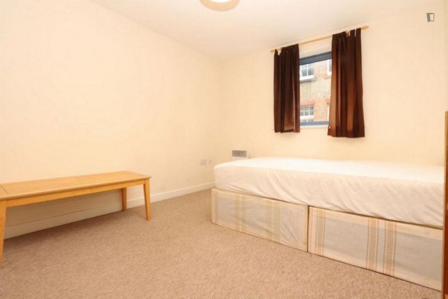 Thumbnail Room to rent in Epping Close, London