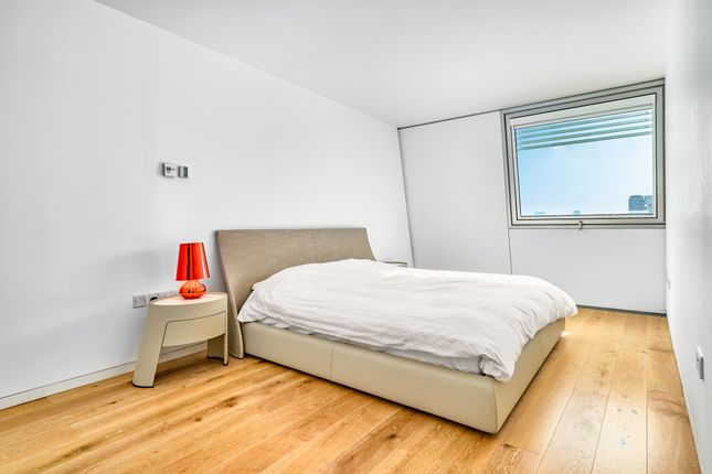 Flat to rent in Hester Road, London