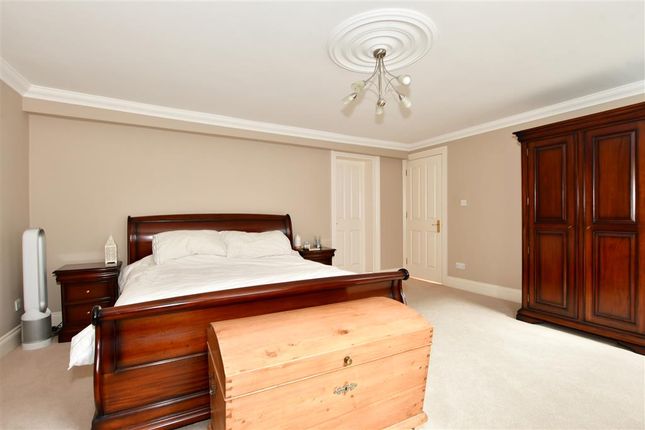 Flat for sale in High Street, Portsmouth, Hampshire