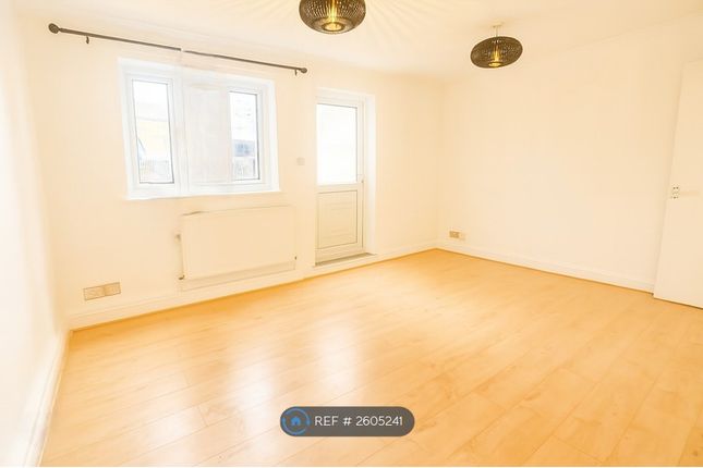 Bright And Spacious Reception With Fresh Decor
