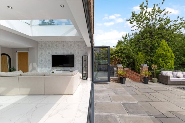 105,, Hazelhurst Road, Greater Manchester photo 4