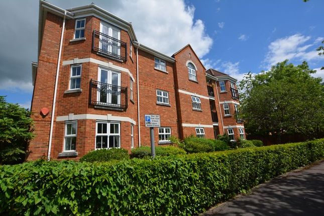 Thumbnail Flat for sale in Maxwell Road, Beaconsfield