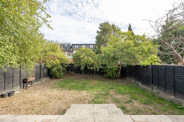 Courtland Avenue, Ilford photo 4