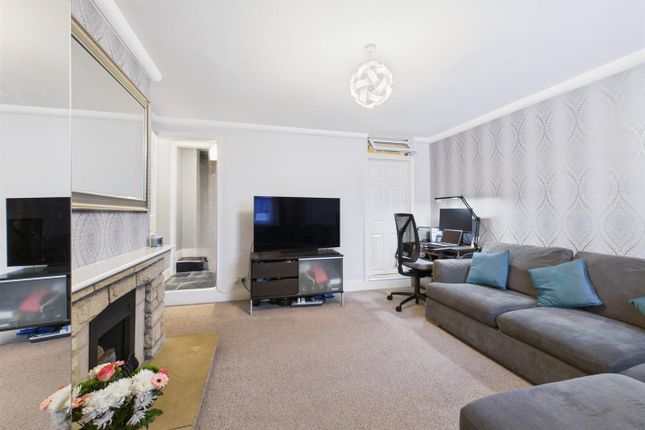 11C, Farningham Road, Caterham photo 2