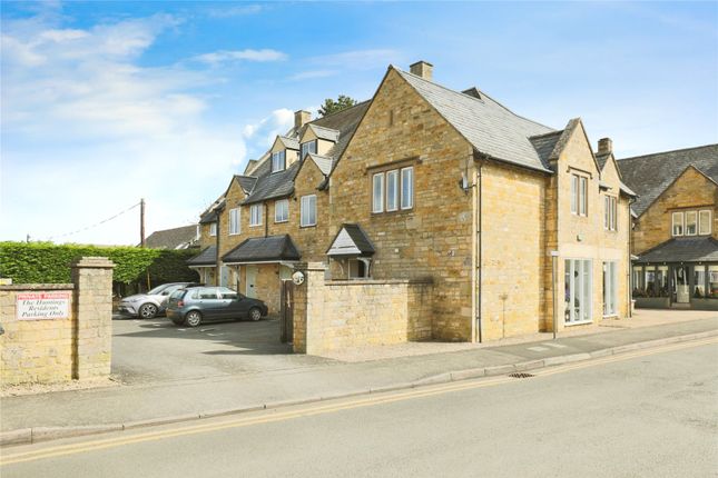 Flat for sale in The Huntings, Church Close, Broadway