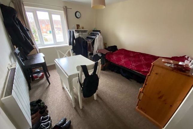 182, Oaktree Crescent, Bristol photo 2
