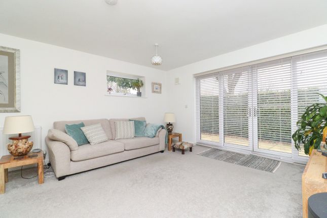 Flat 1, 8, Beach Avenue, Birchington photo 3