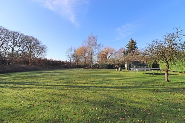 Sechelt, Gaston Street, East Bergholt photo 3