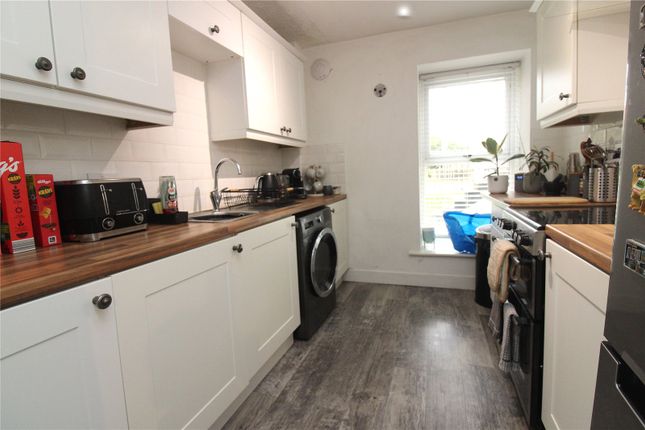 Flat 8, Willow Court,, Cleveland Drive, Hampshire photo 2