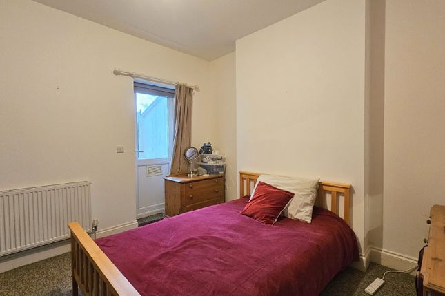 21 St. James Road, East Grinstead photo 5