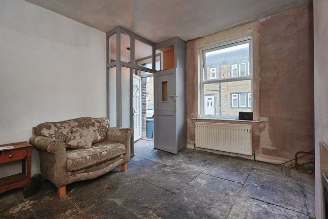 13, William Henry Street, Brighouse photo 4