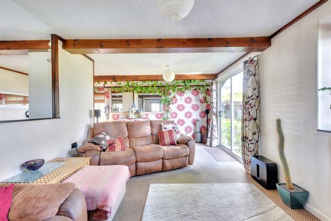 25, Knightwood Drive, Nottingham photo 2