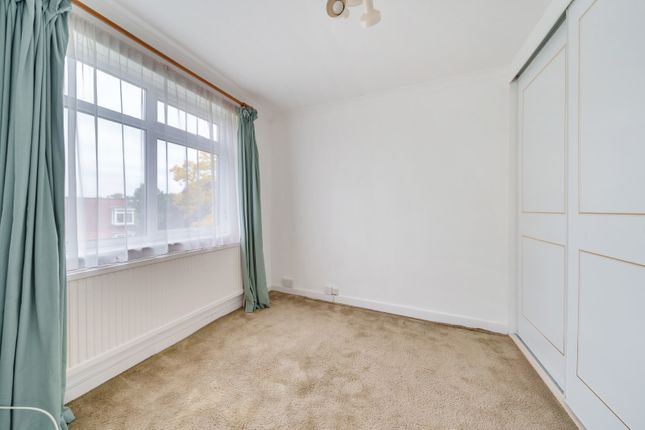 Flat for sale in Buckingham Close, Guildford