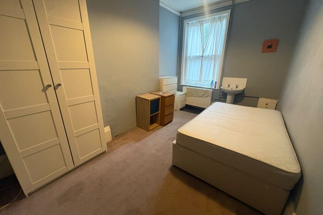 Room 2, 29, Castle Road, Portsmouth, Southsea photo 3
