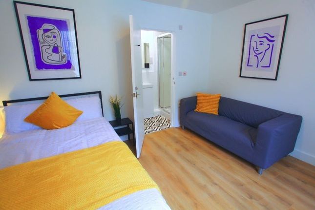 Room 1, 12 Lord Street, Halifax photo 4