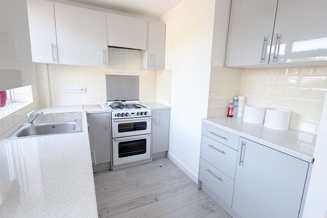 63, Titchfield Road, Carshalton photo 3