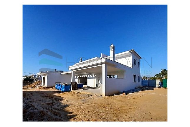 Detached house for sale in Vila Sol, Quarteira, Loulé