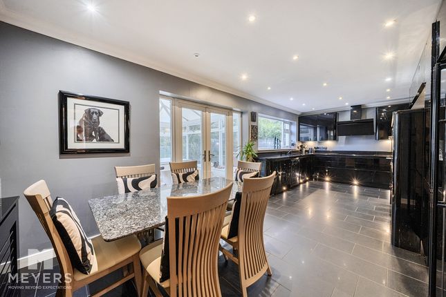 8, Robins Wood Drive, Ferndown photo 2