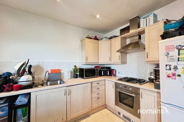 16, Tom Evans Court, High Wycombe photo 3