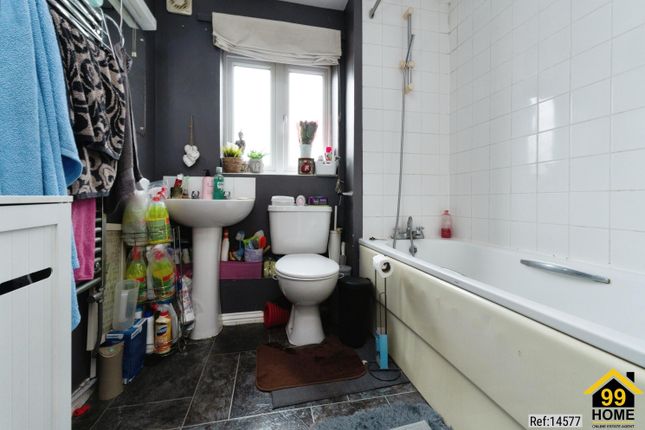 34, Weston Drive, Caterham photo 4