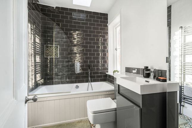 Top floor flat, 1-3 Greys Road, Henley-on-Thames photo 3