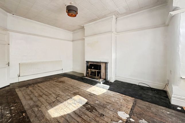22, Mexborough Drive, Leeds photo 4