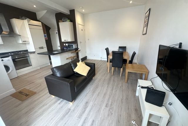 5-bed terraced on Wrangthorn Terrace Hyde Park, Leeds, £464/mo