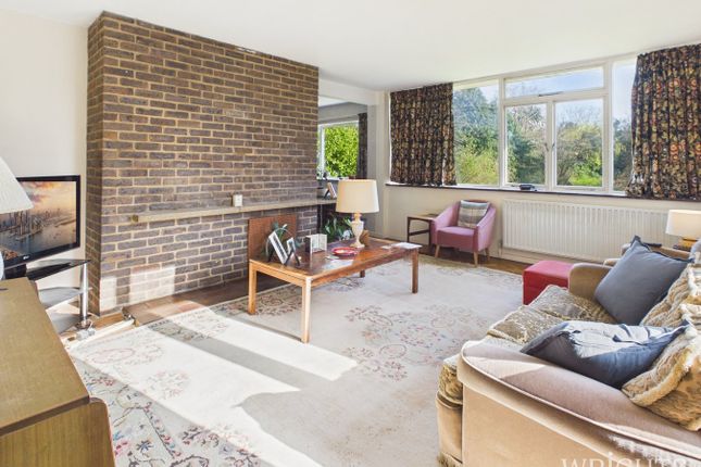 28, Stag Green Avenue, Hatfield photo 3
