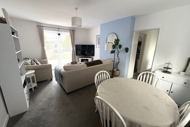 39, Maesybont, Ammanford photo 3