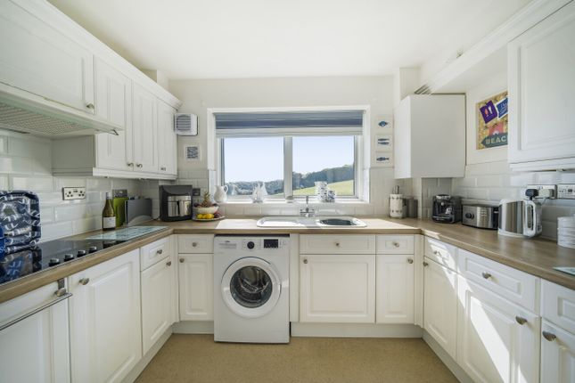 Flat 4, Redcliff Court,, Cliff Road, Devon photo 4