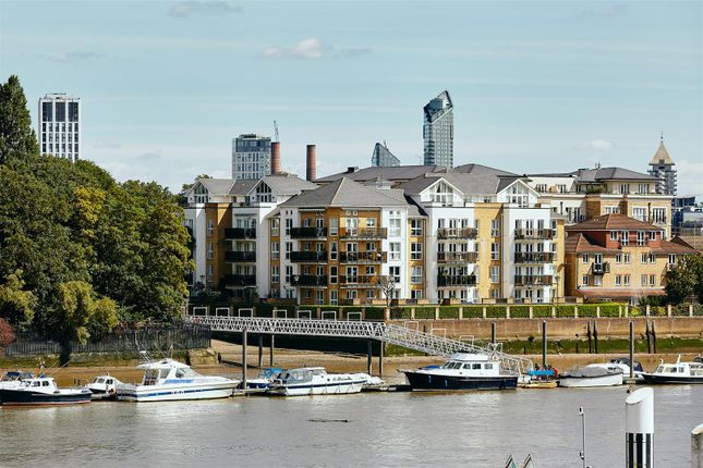 Thumbnail Flat for sale in Broomhouse Dock, Fulham