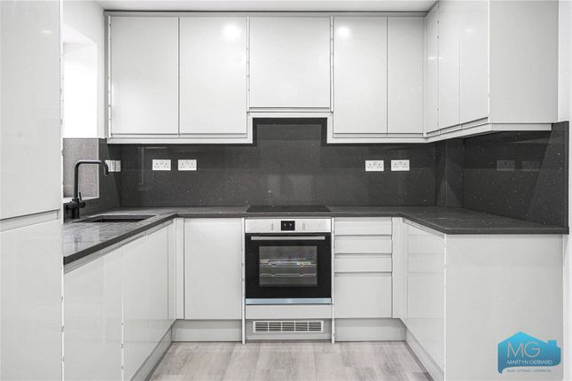 41, Fernwood Crescent, London photo 4